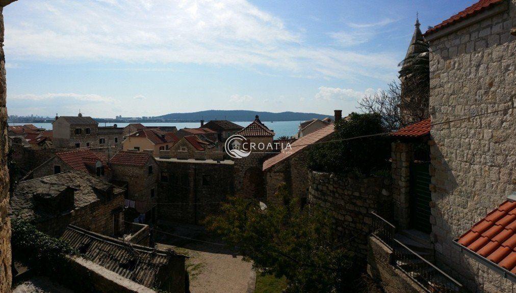 Stone house in Kastela