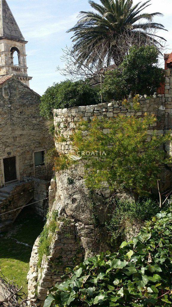 Stone house in Kastela