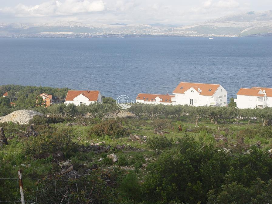 Land in Sutivan on island Brač