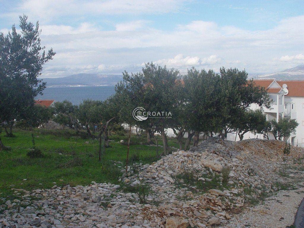 Land in Sutivan on island Brač