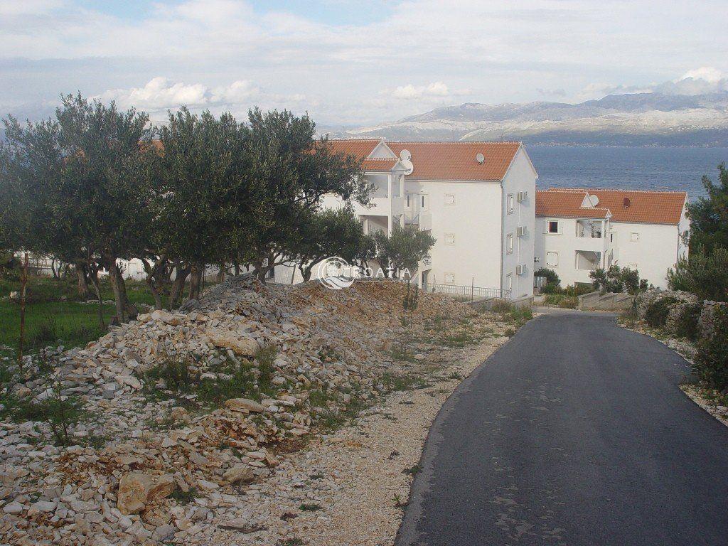 Land in Sutivan on island Brač