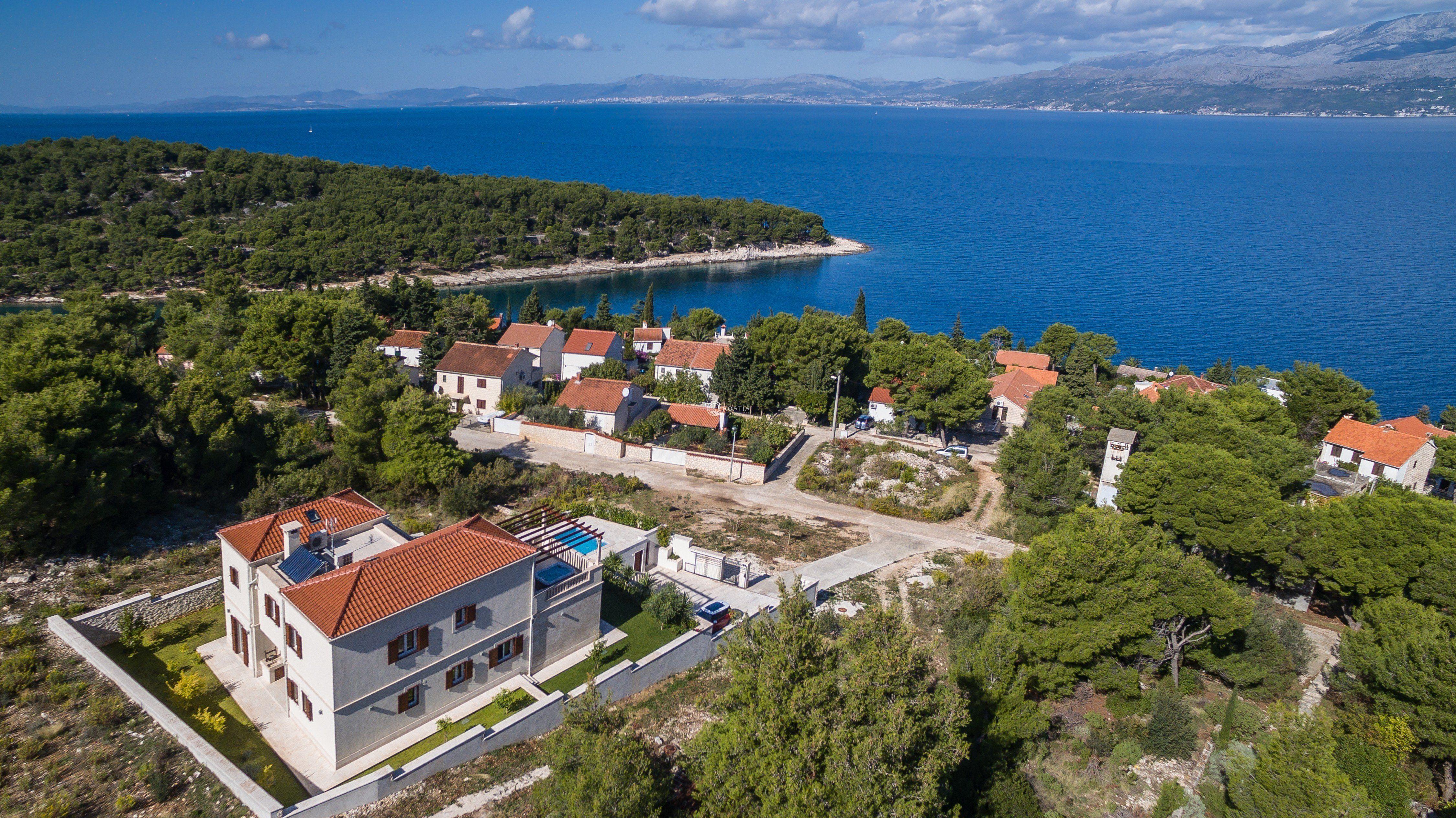 Villa in Splitska, Brač