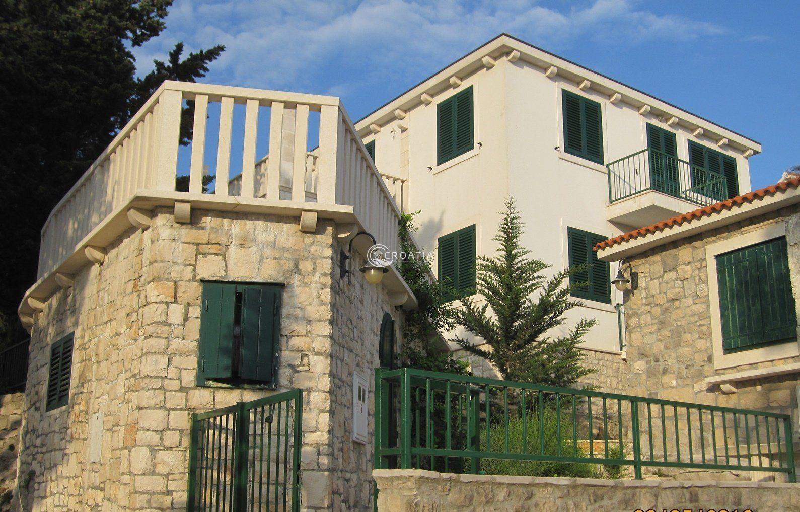 Stone house for sale on the island of Brač