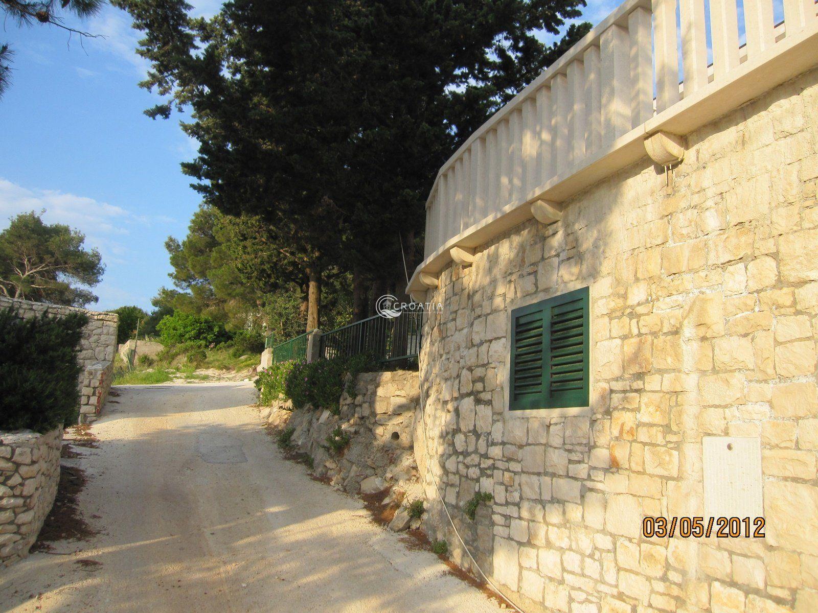 Stone house for sale on the island of Brač