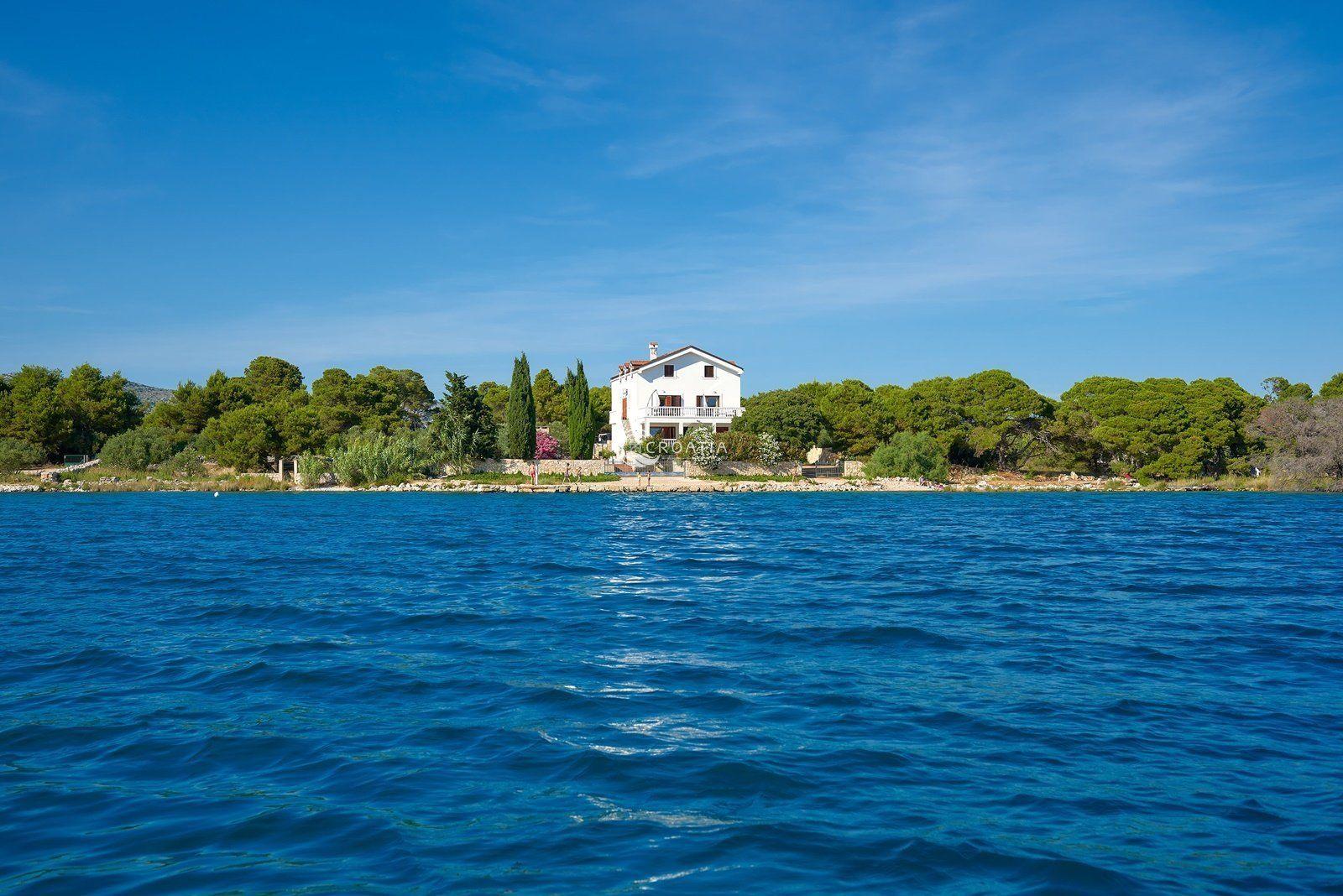 Stunning Villa on the beach in Pirovac