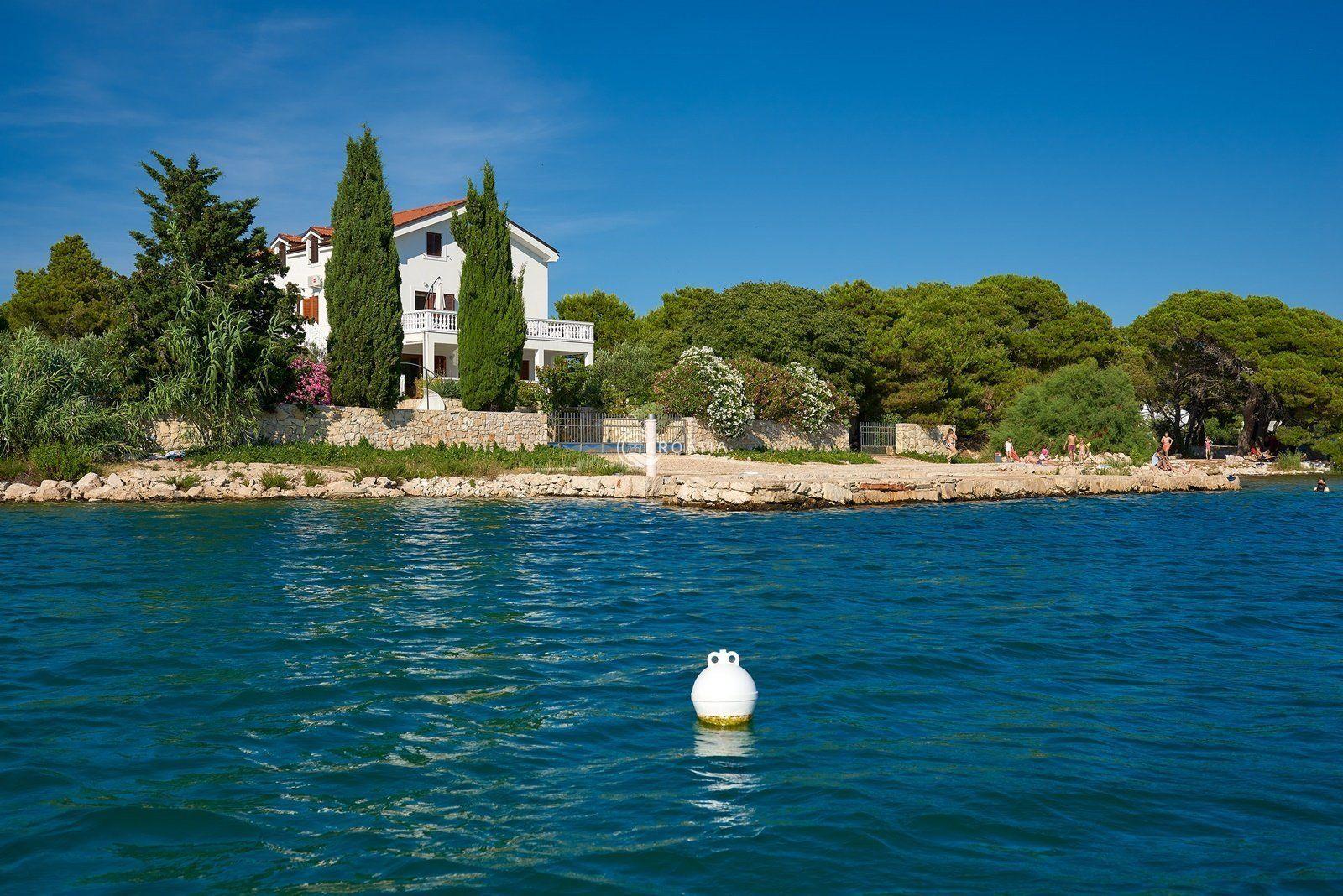 Predivna Vila na plaži u Pirovcu