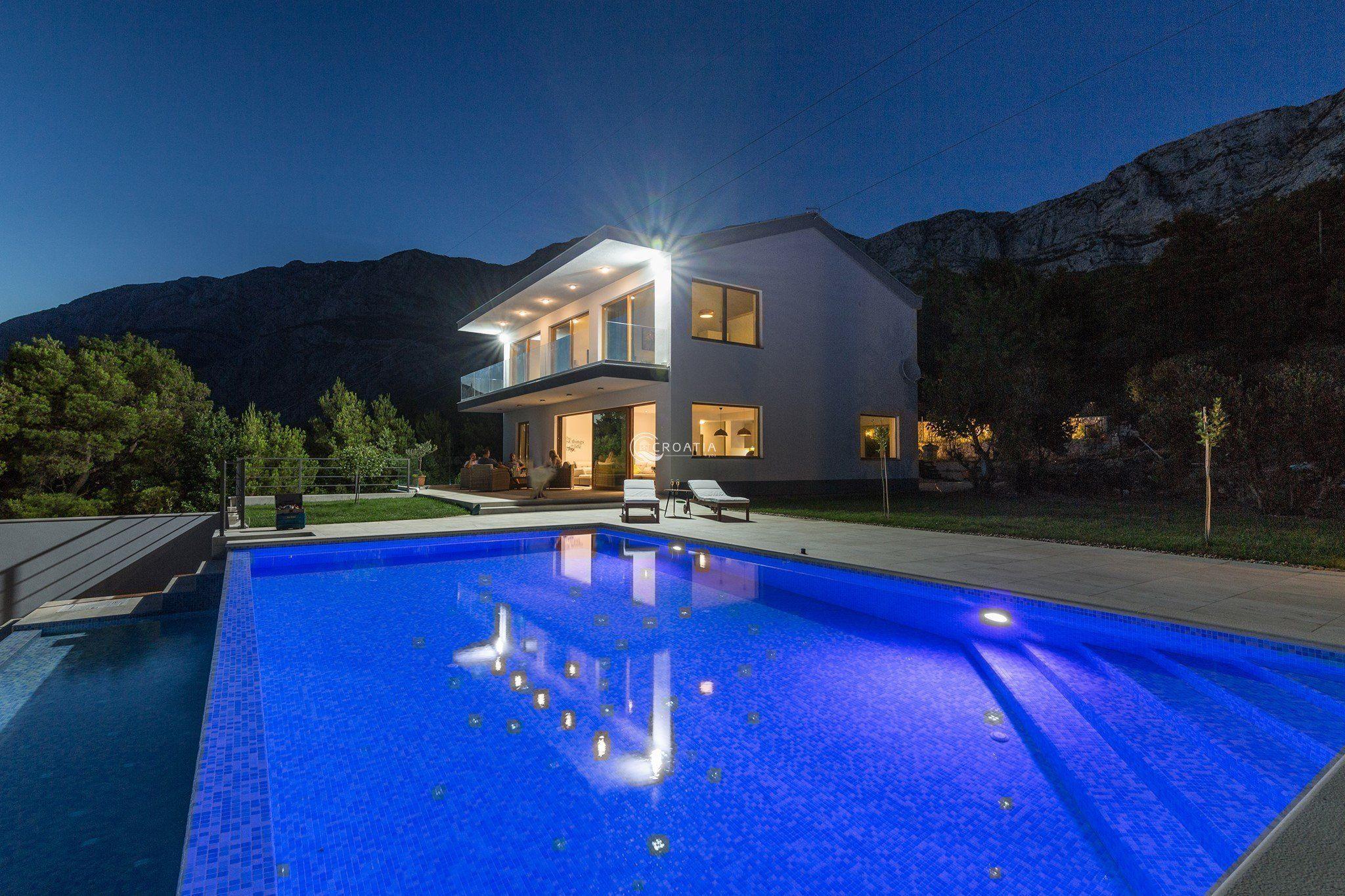 Newly built deluxe villa in Tučepi near Makarska