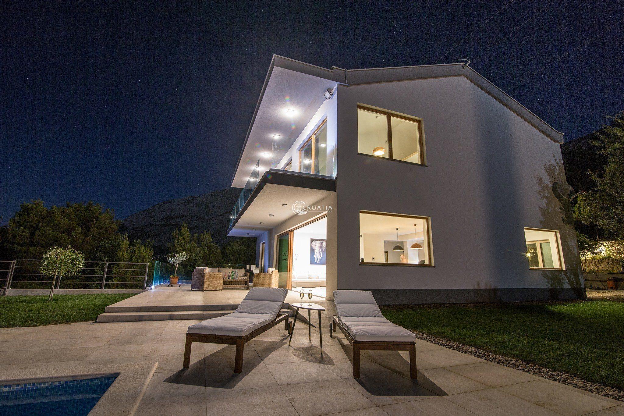 Newly built deluxe villa in Tučepi near Makarska