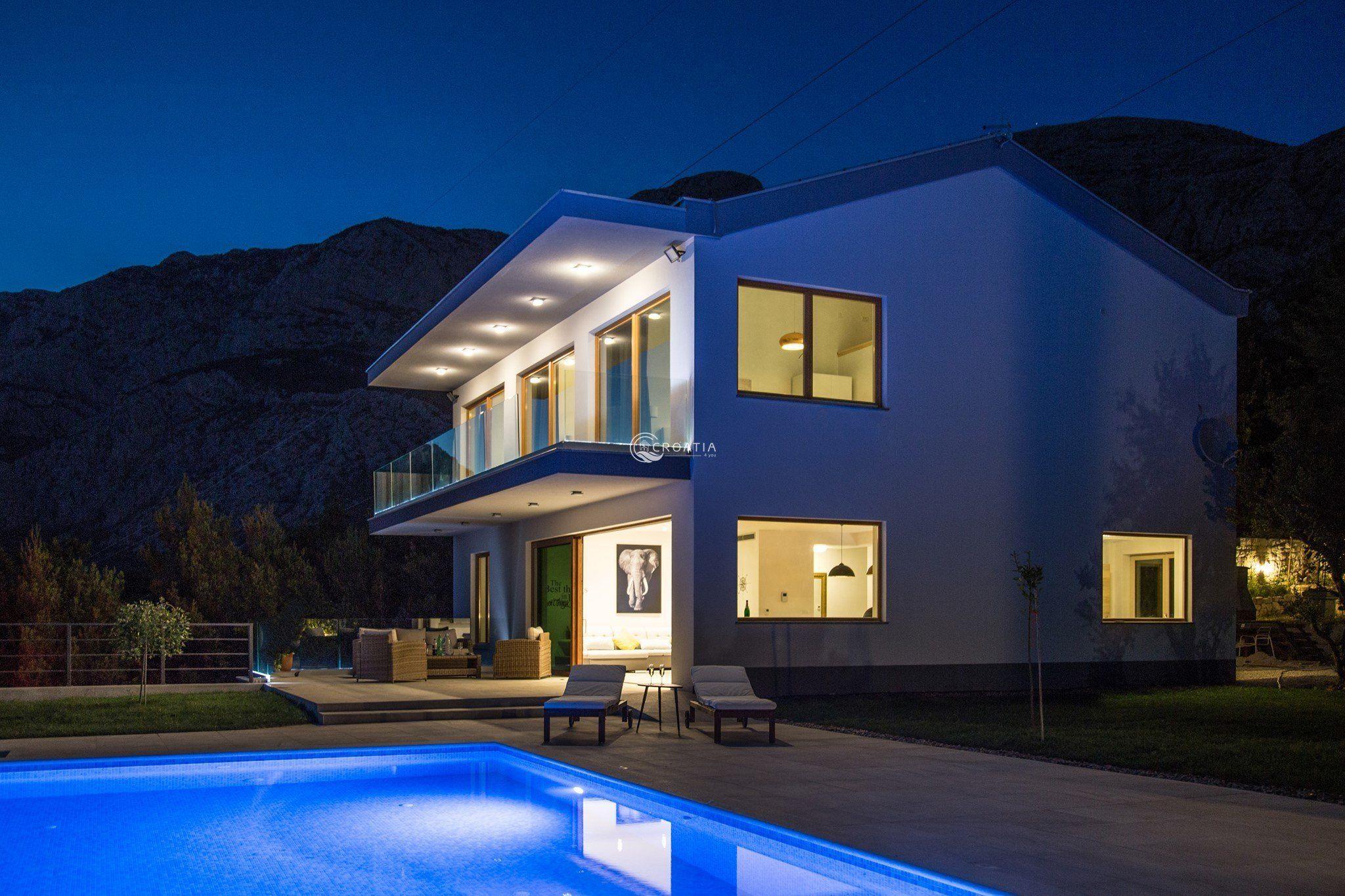 Newly built deluxe villa in Tučepi near Makarska