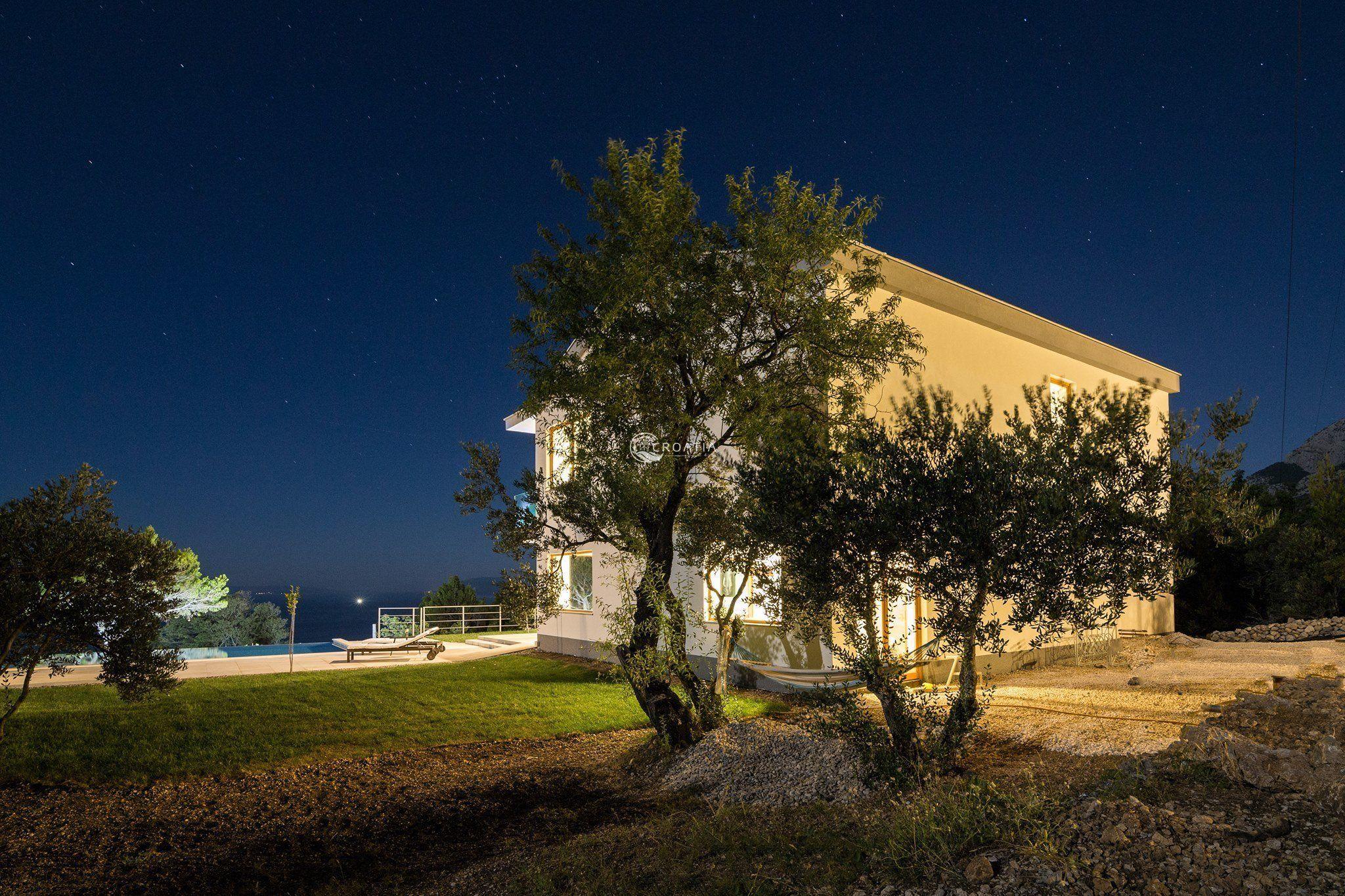 Newly built deluxe villa in Tučepi near Makarska