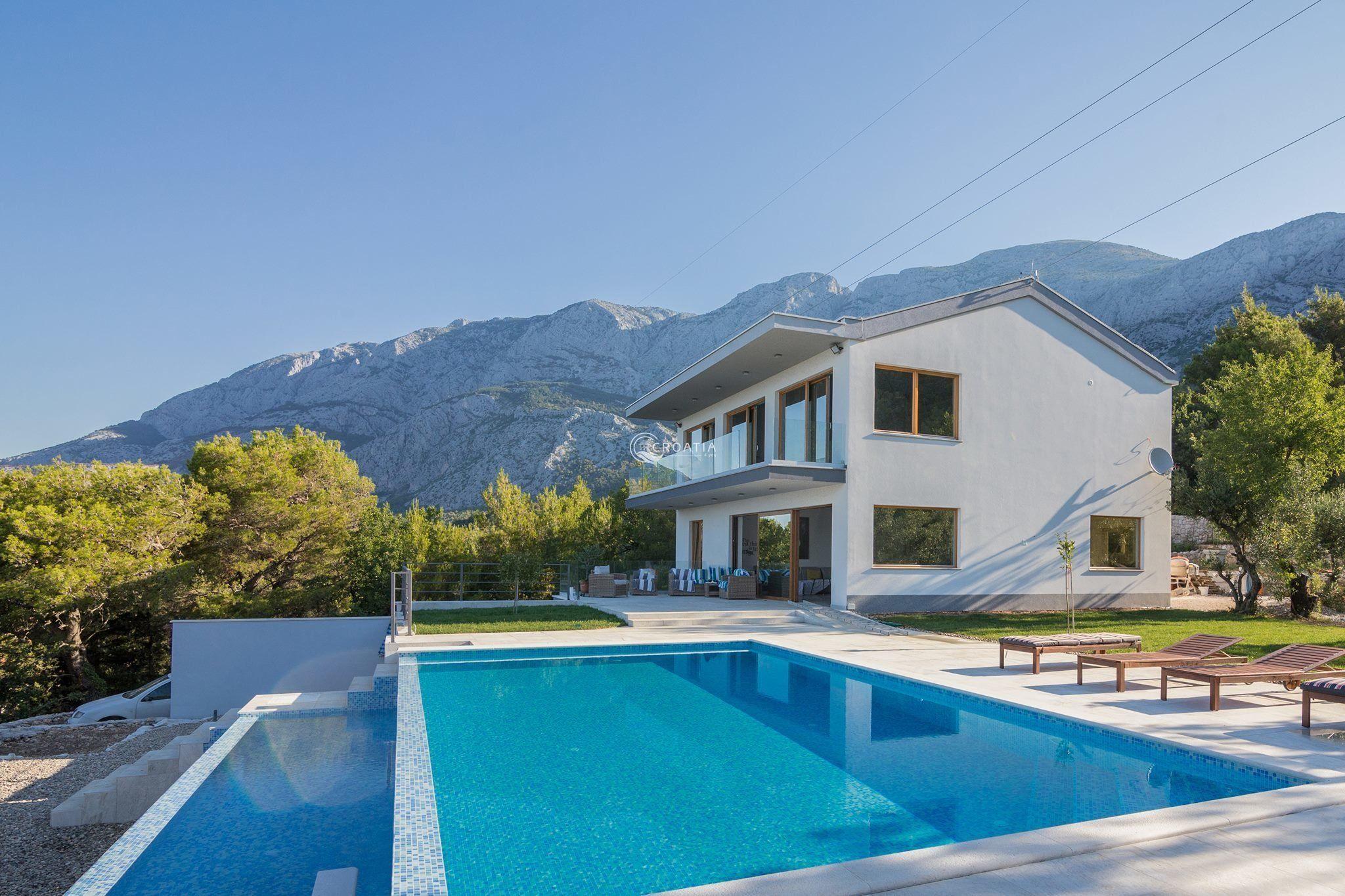 Newly built deluxe villa in Tučepi near Makarska