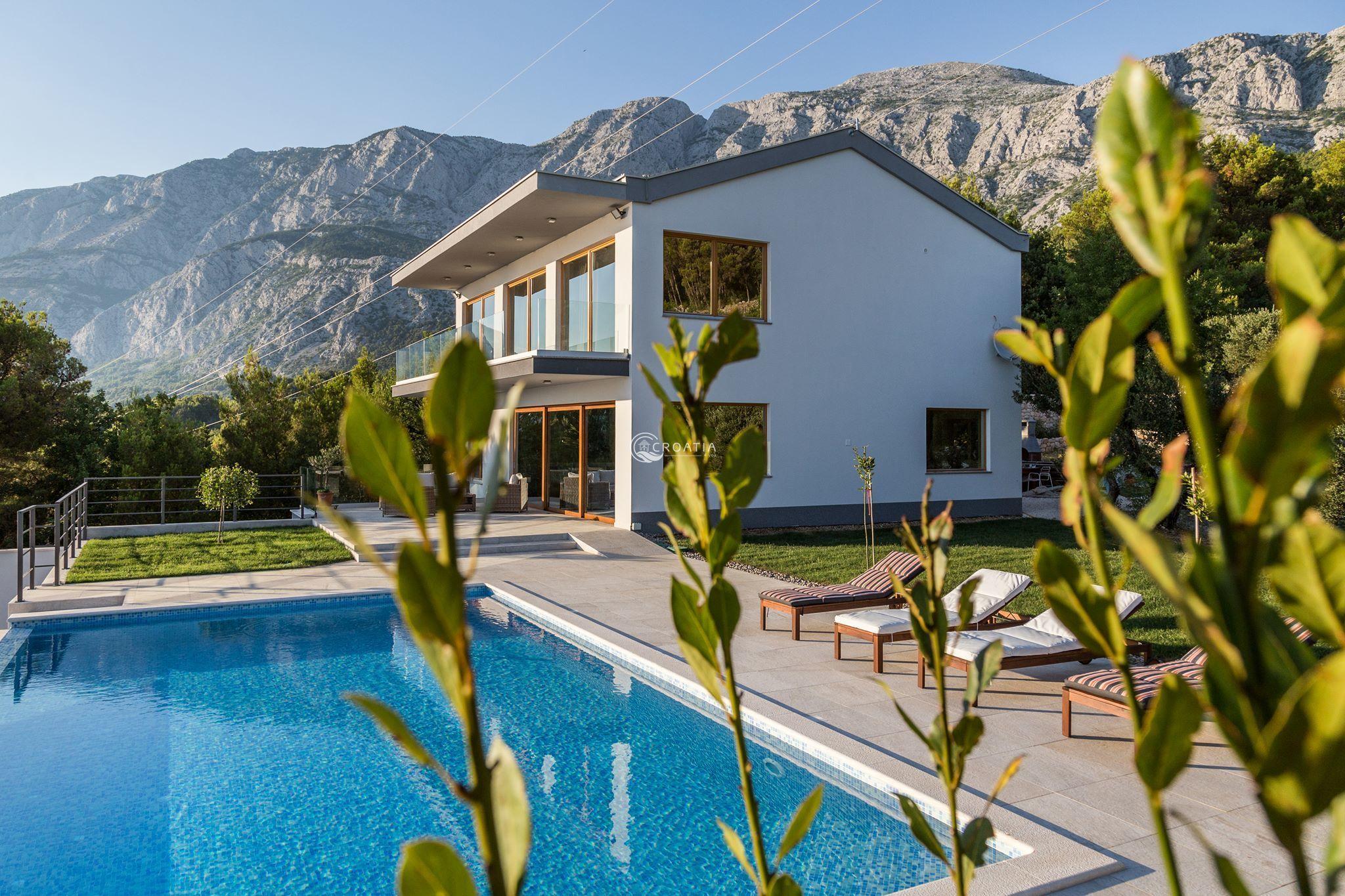 Newly built deluxe villa in Tučepi near Makarska