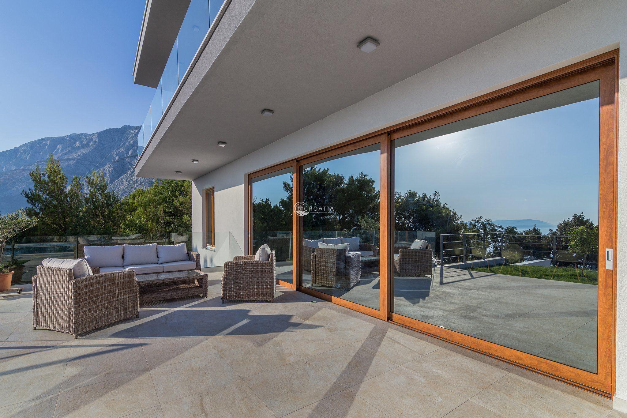 Newly built deluxe villa in Tučepi near Makarska