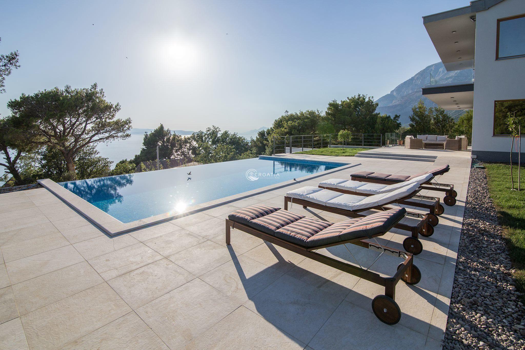 Newly built deluxe villa in Tučepi near Makarska