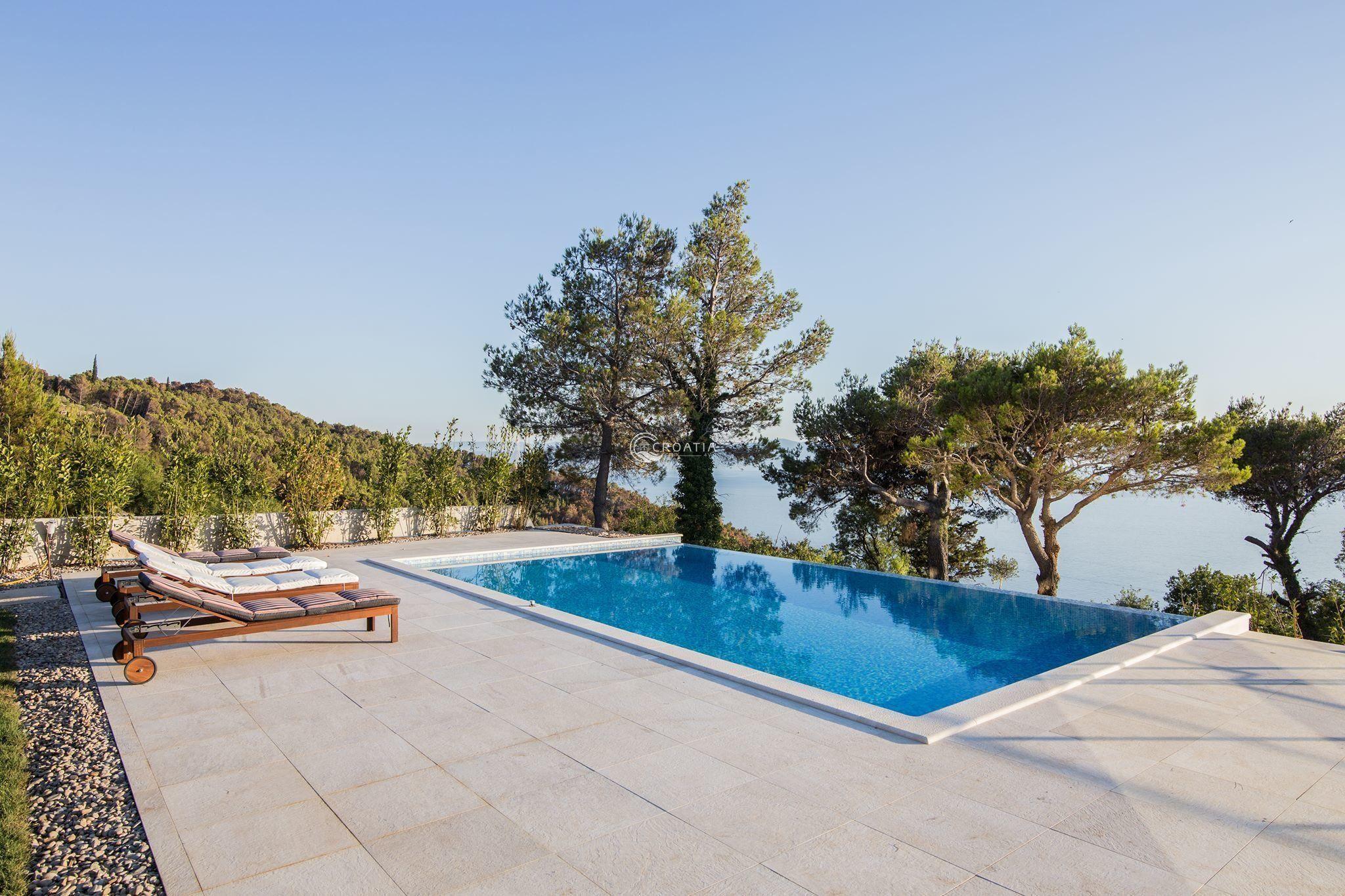 Newly built deluxe villa in Tučepi near Makarska