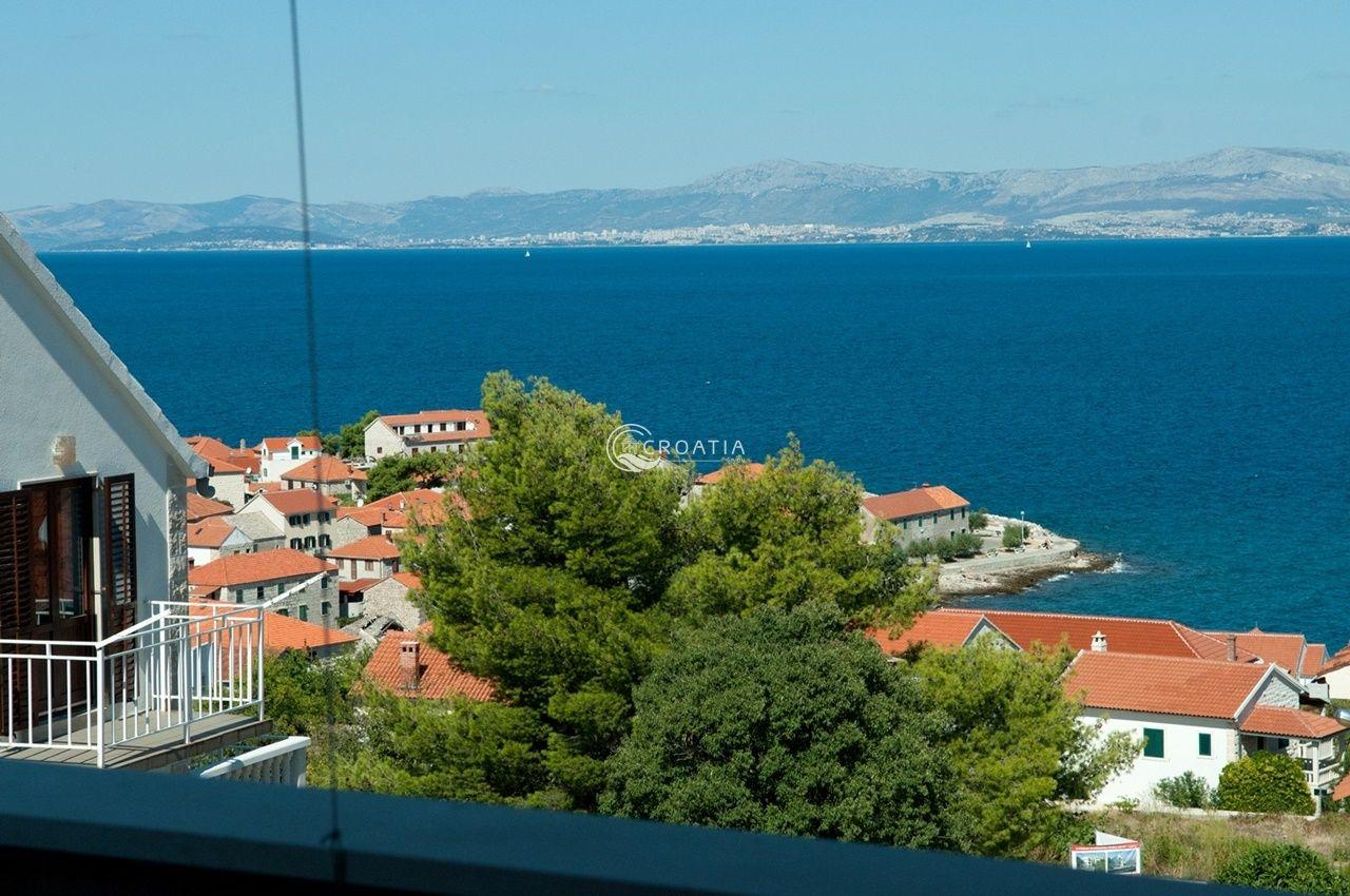 Apartment house on the island of Brač