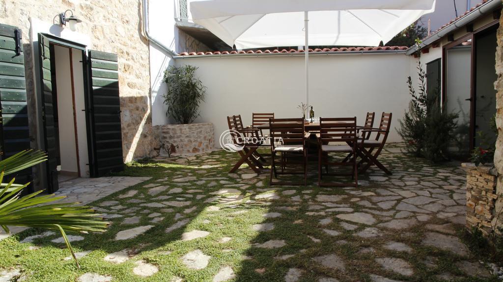 Lovely traditional stone house near Šibenik