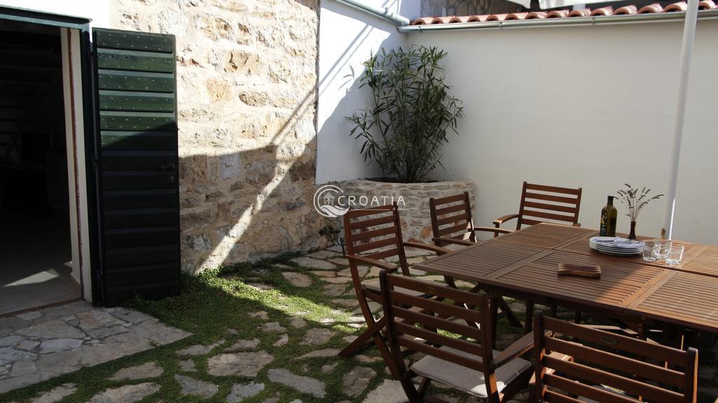 Lovely traditional stone house near Šibenik