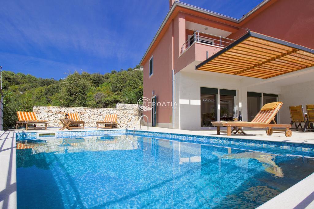 Villa 50m from the sea in Vinisce