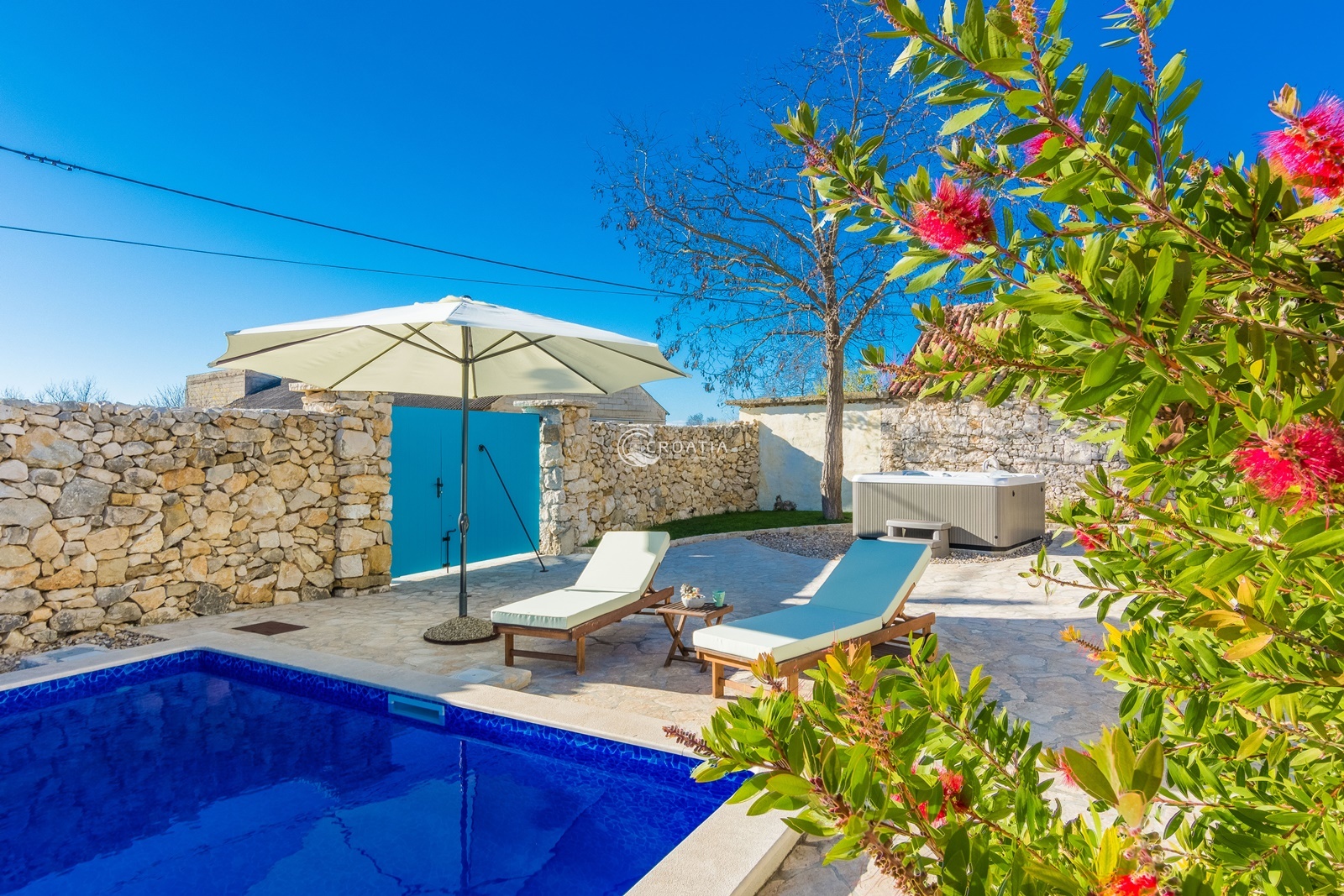 Holiday house with pool in Nin near Zadar