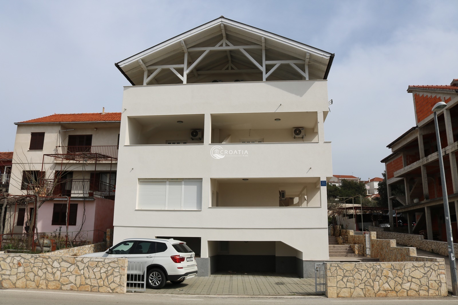 House with apartments in Rogoznica