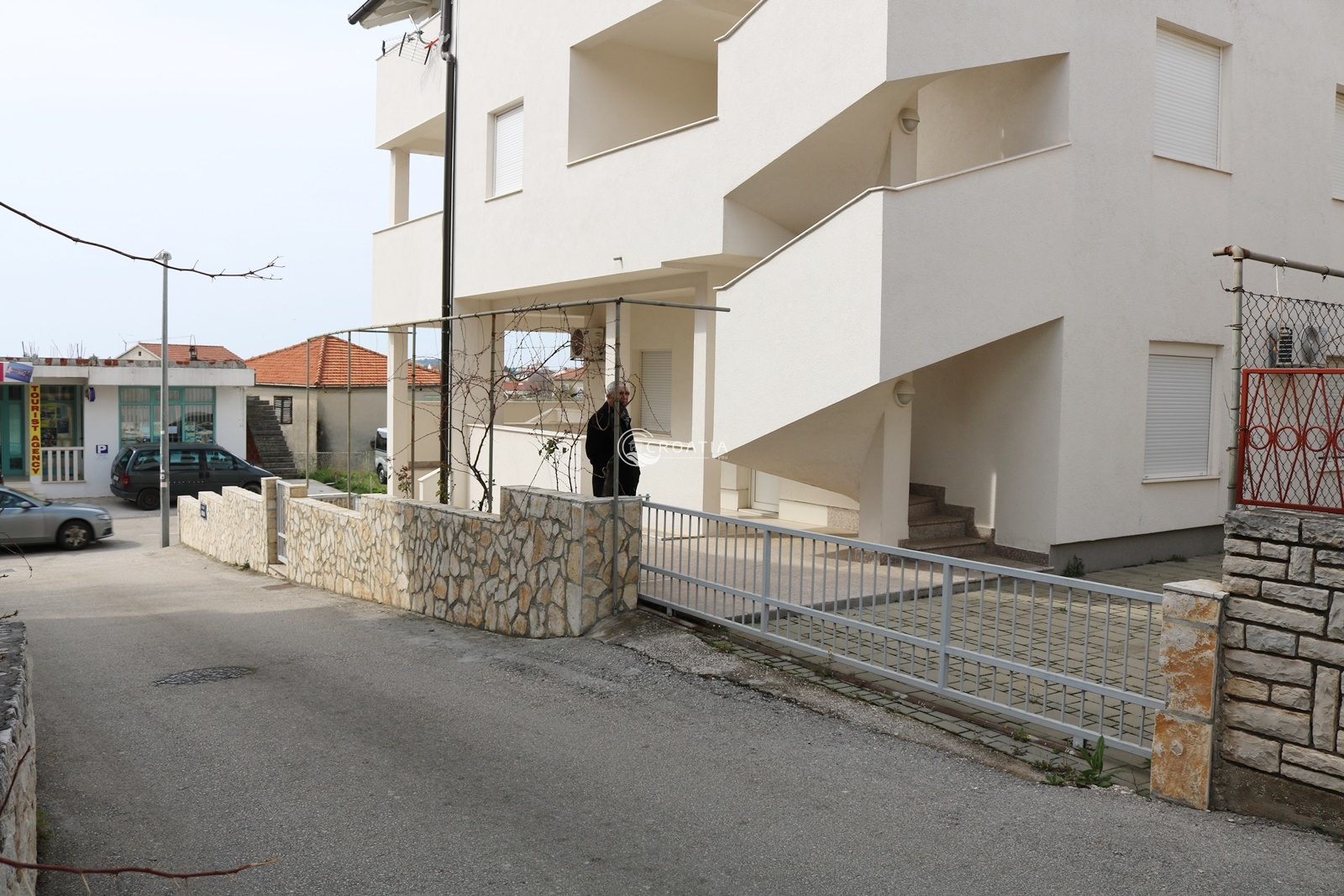 House with apartments in Rogoznica