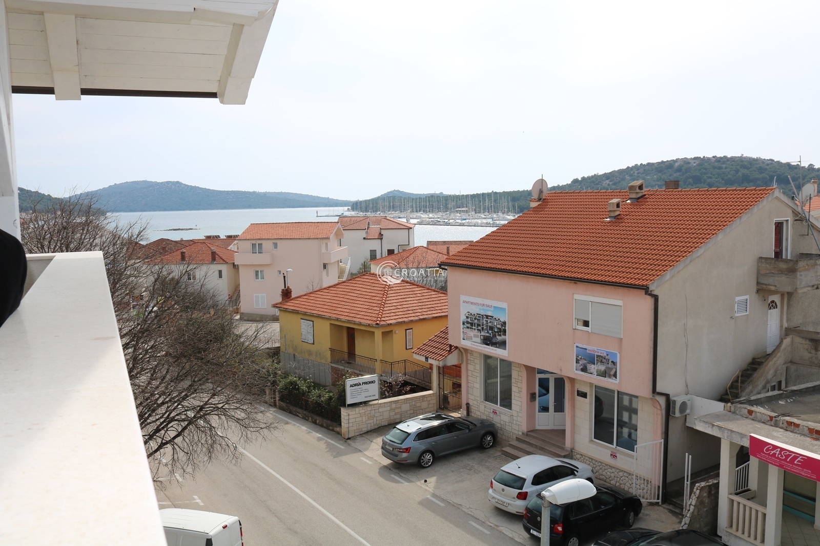 House with apartments in Rogoznica