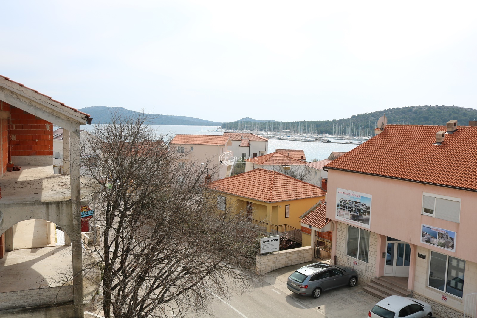 House with apartments in Rogoznica