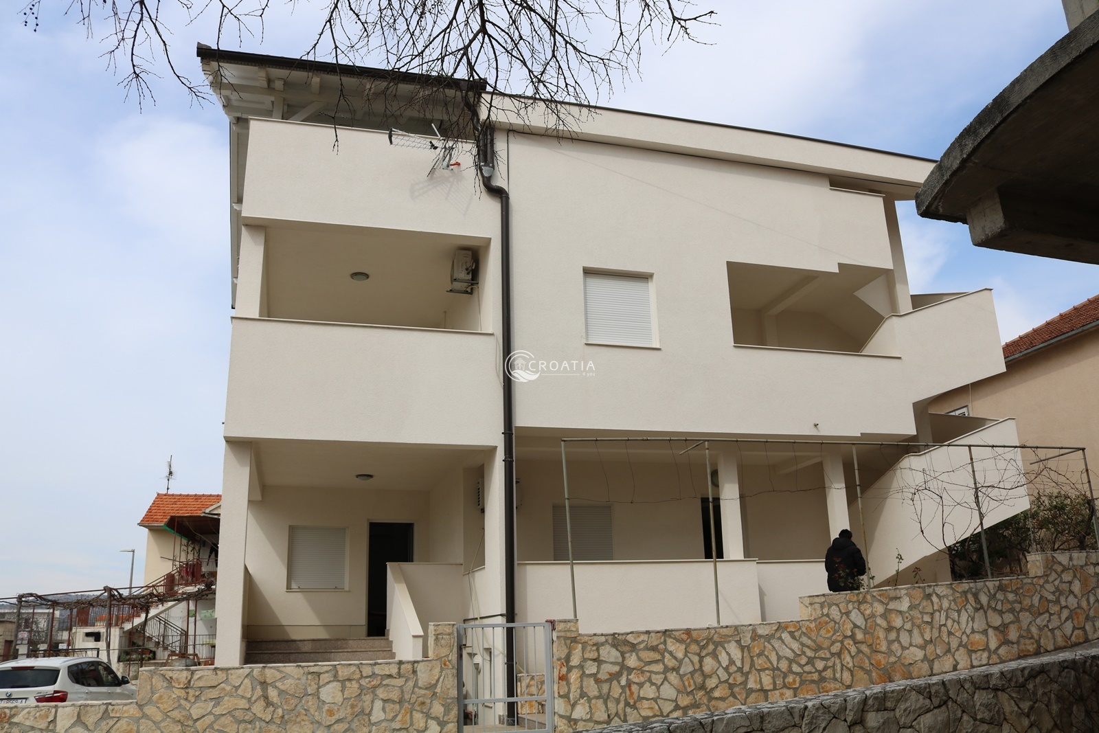 House with apartments in Rogoznica