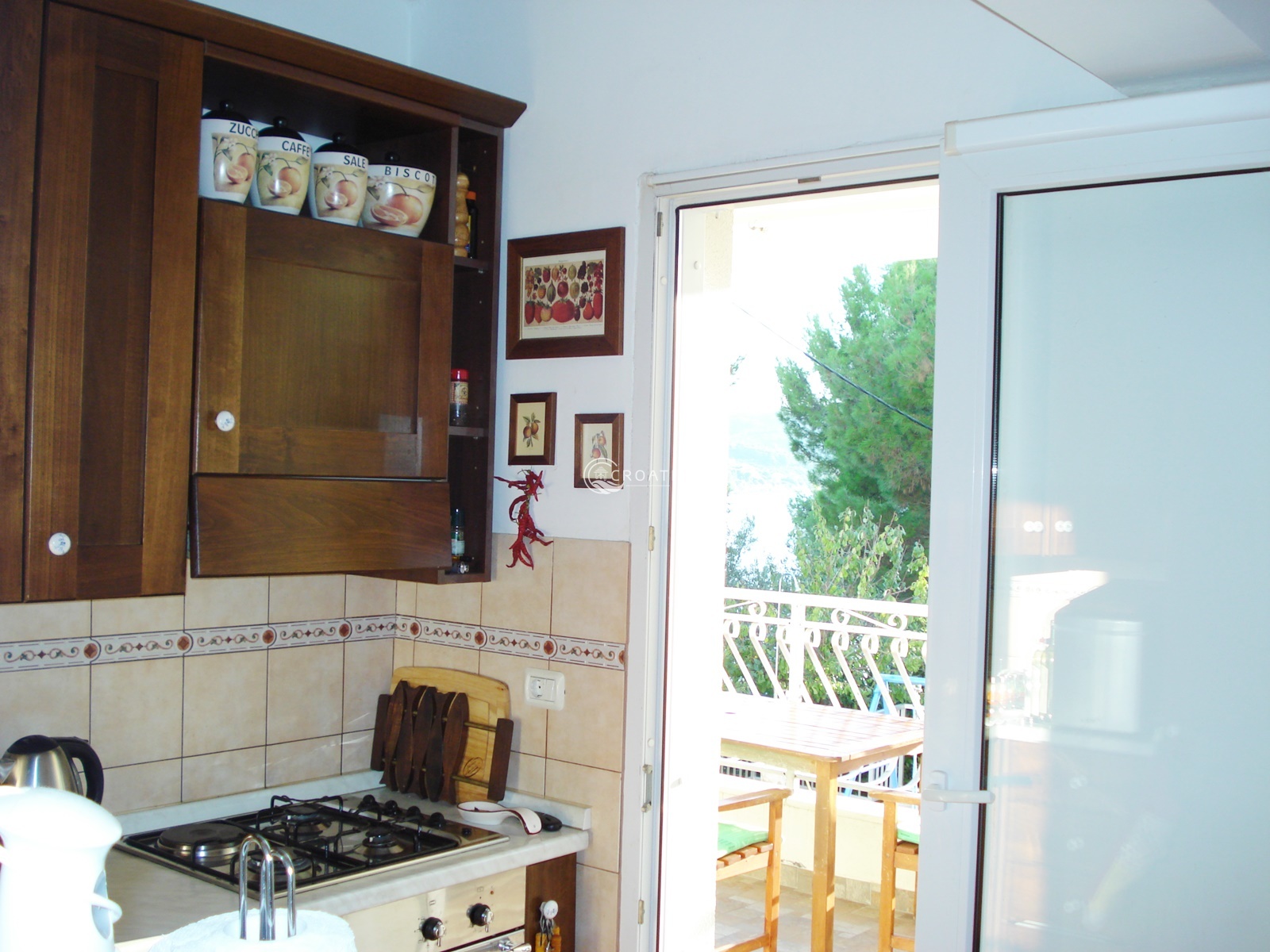 Apartment house for sale on island of Solta