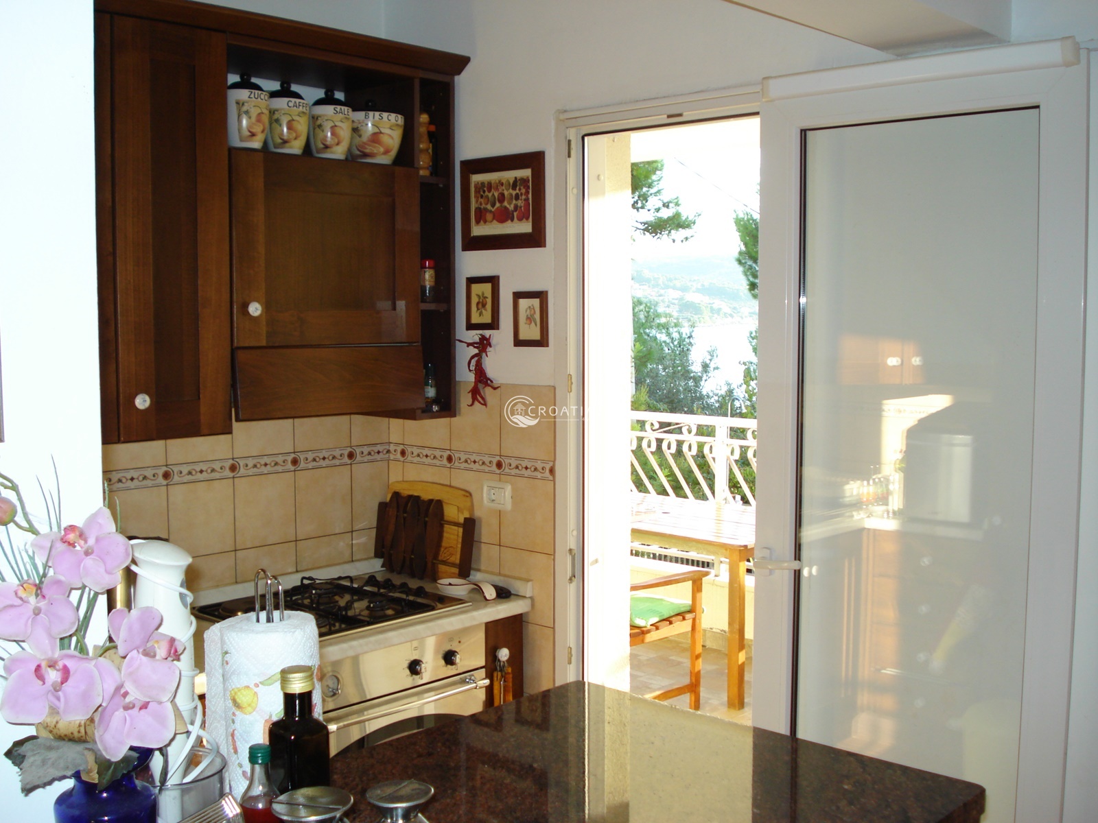 Apartment house for sale on island of Solta