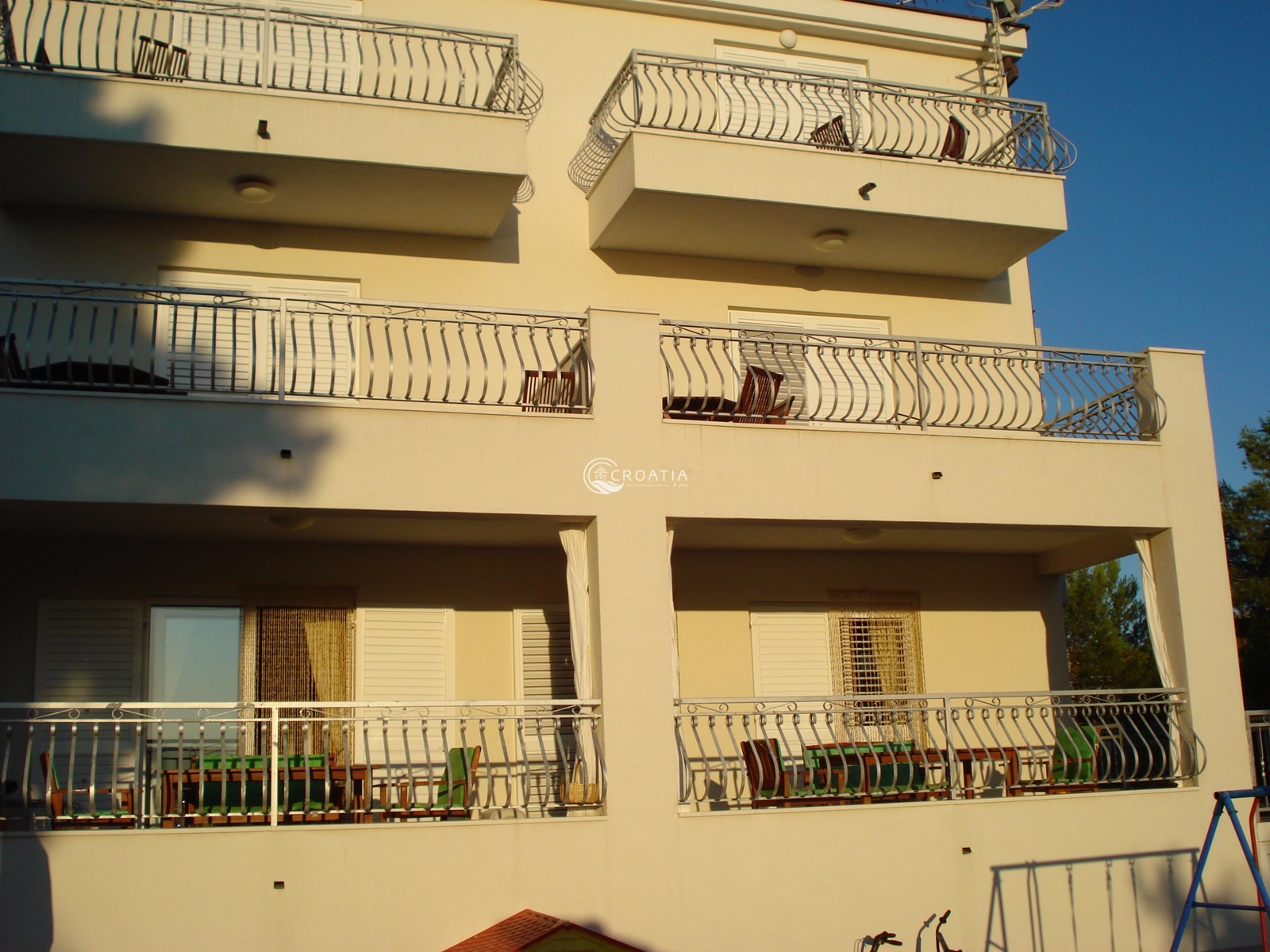 Apartment house for sale on island of Solta