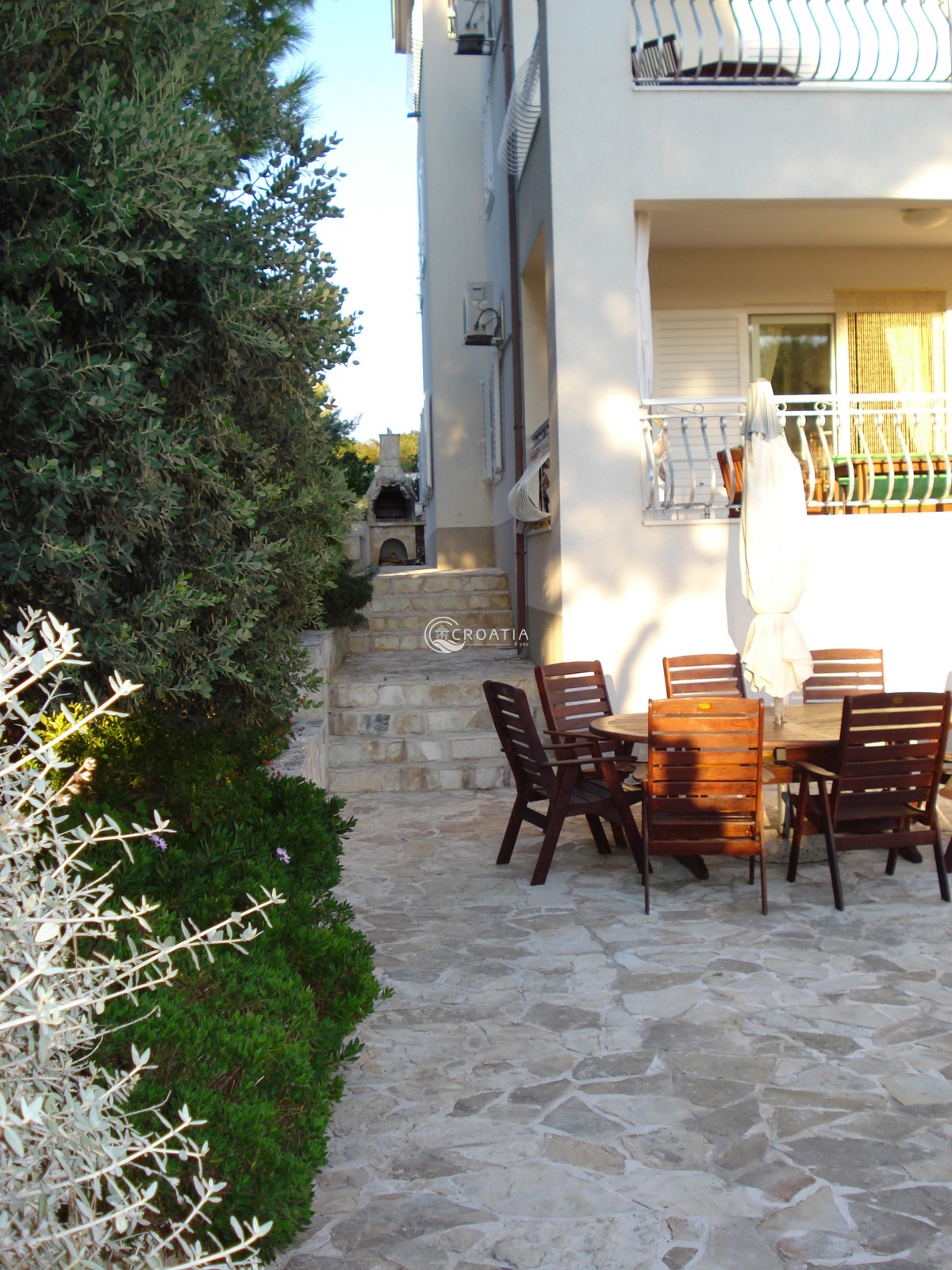 Apartment house for sale on island of Solta