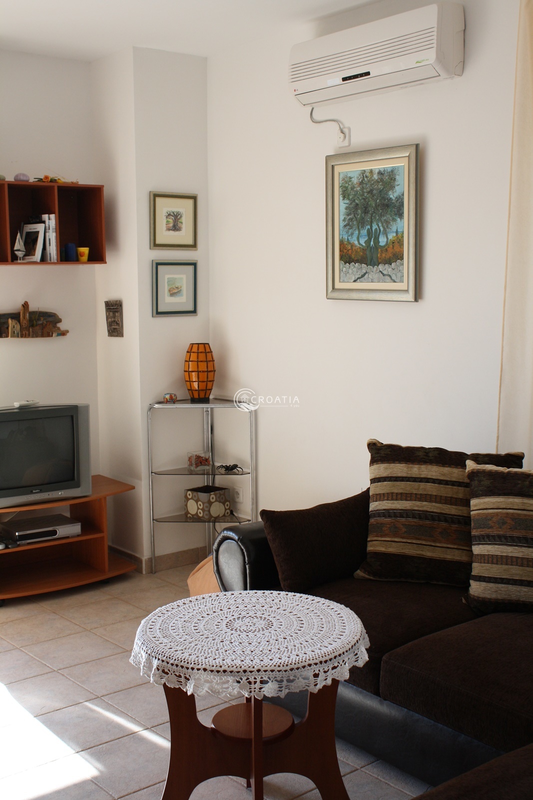 Apartment house for sale on island of Solta