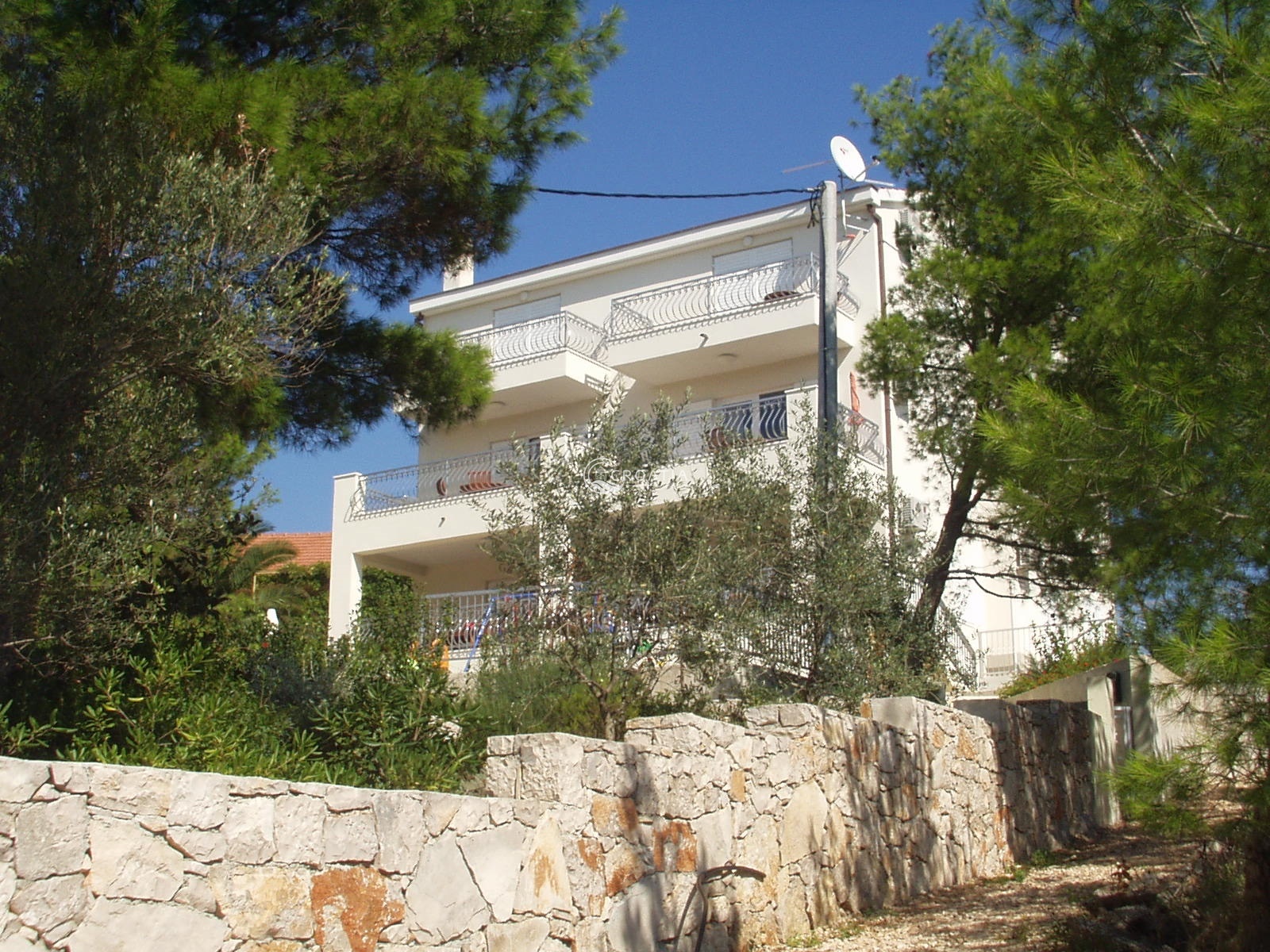 Apartment house for sale on island of Solta