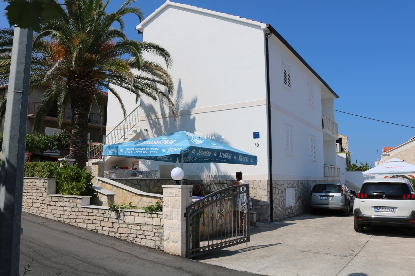 House with apartments in Supetar on island Brač