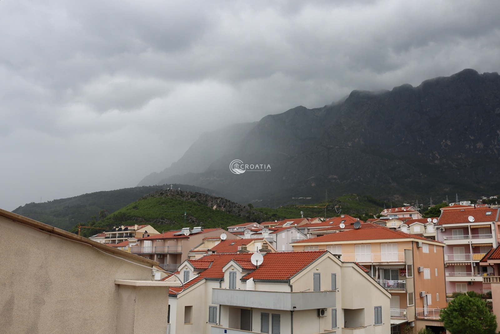 House with apartments in Makarska