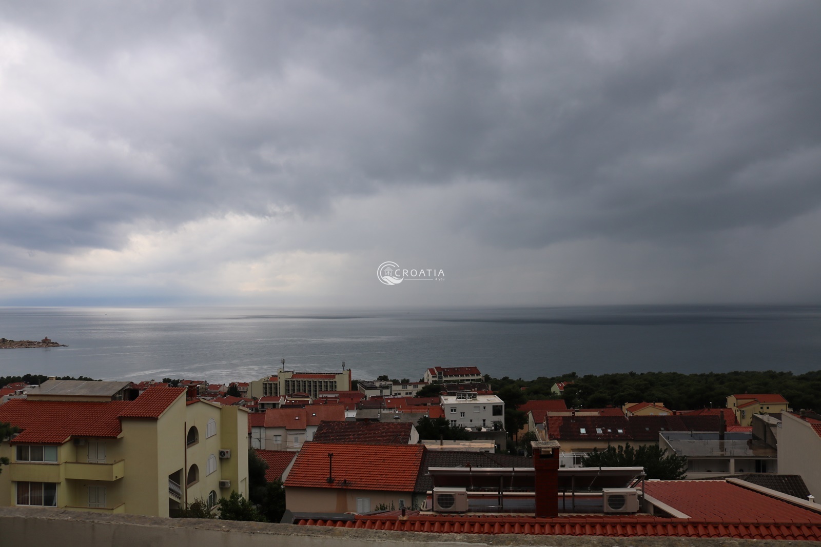 House with apartments in Makarska