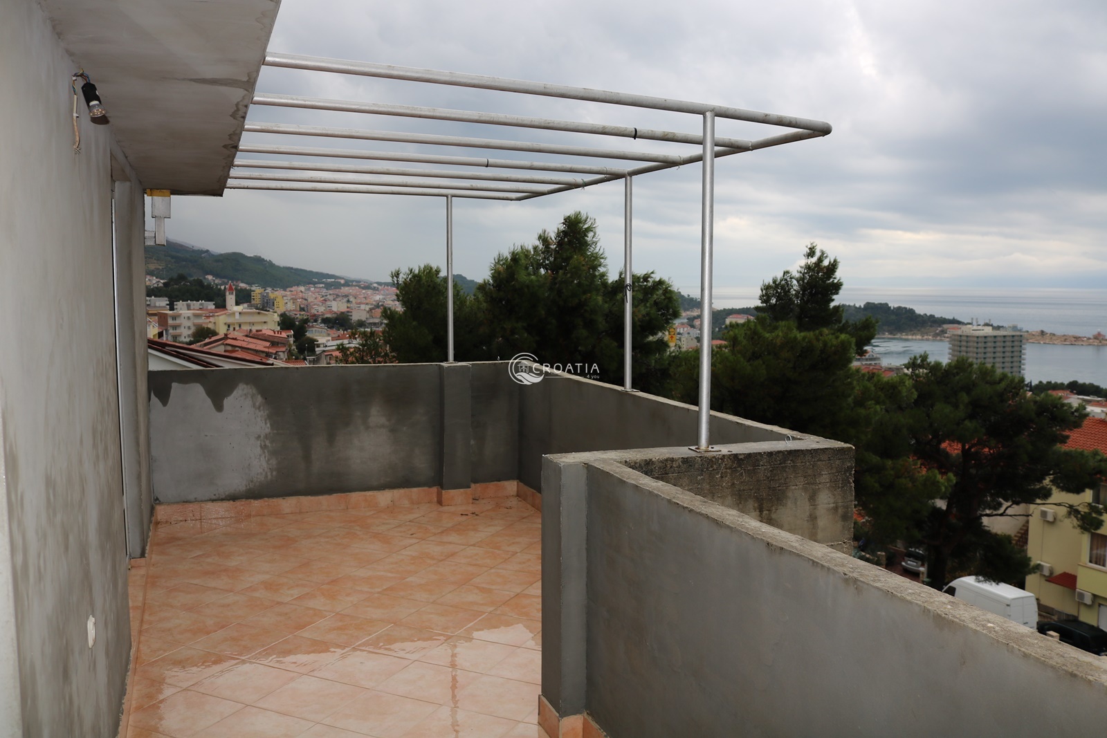 House with apartments in Makarska