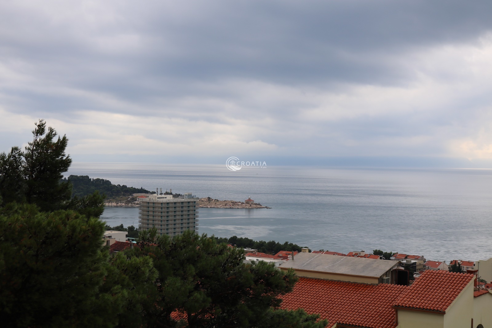 House with apartments in Makarska