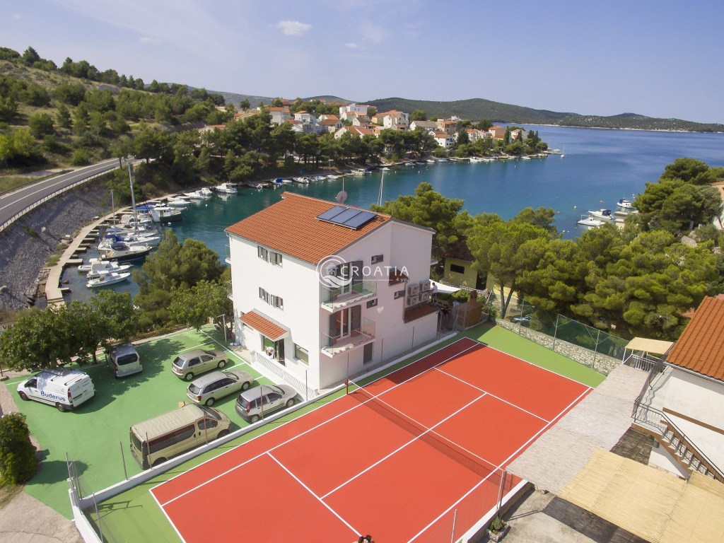 First line Villa with tennis court- Šibenik area