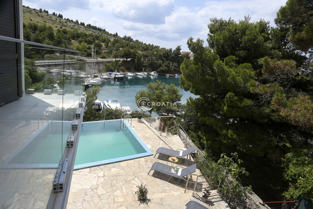 First line Villa with tennis court- Šibenik area