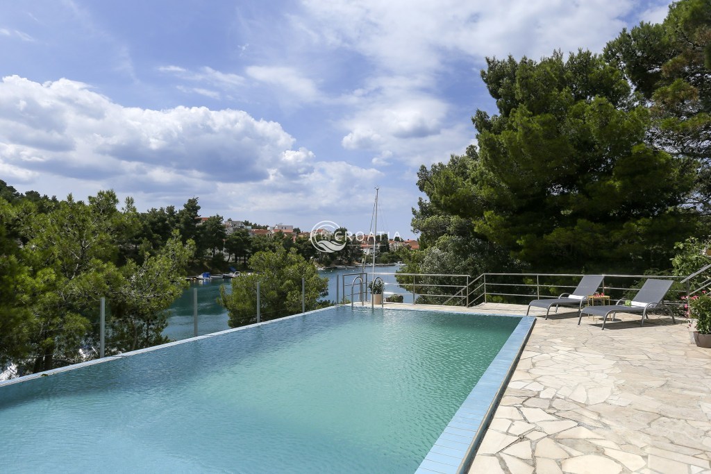 First line Villa with tennis court- Šibenik area