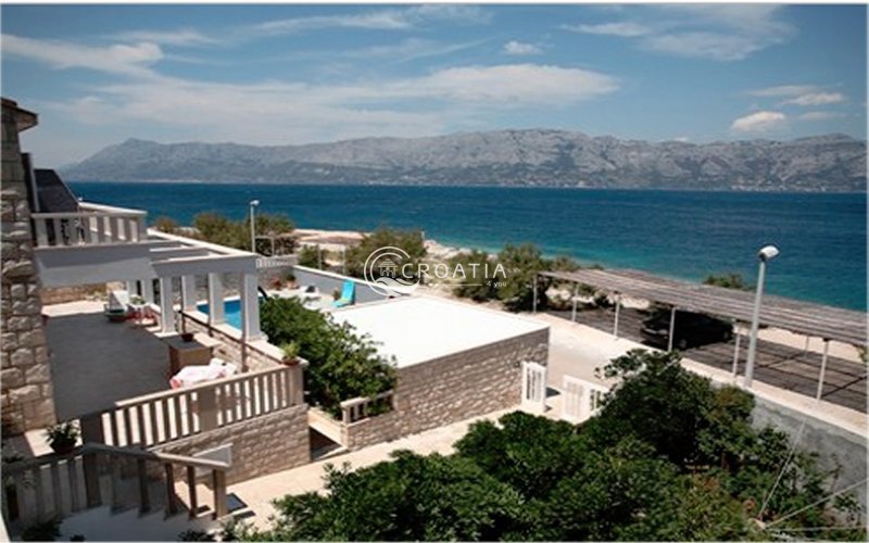 Apartment house 15m from the sea on island Brač