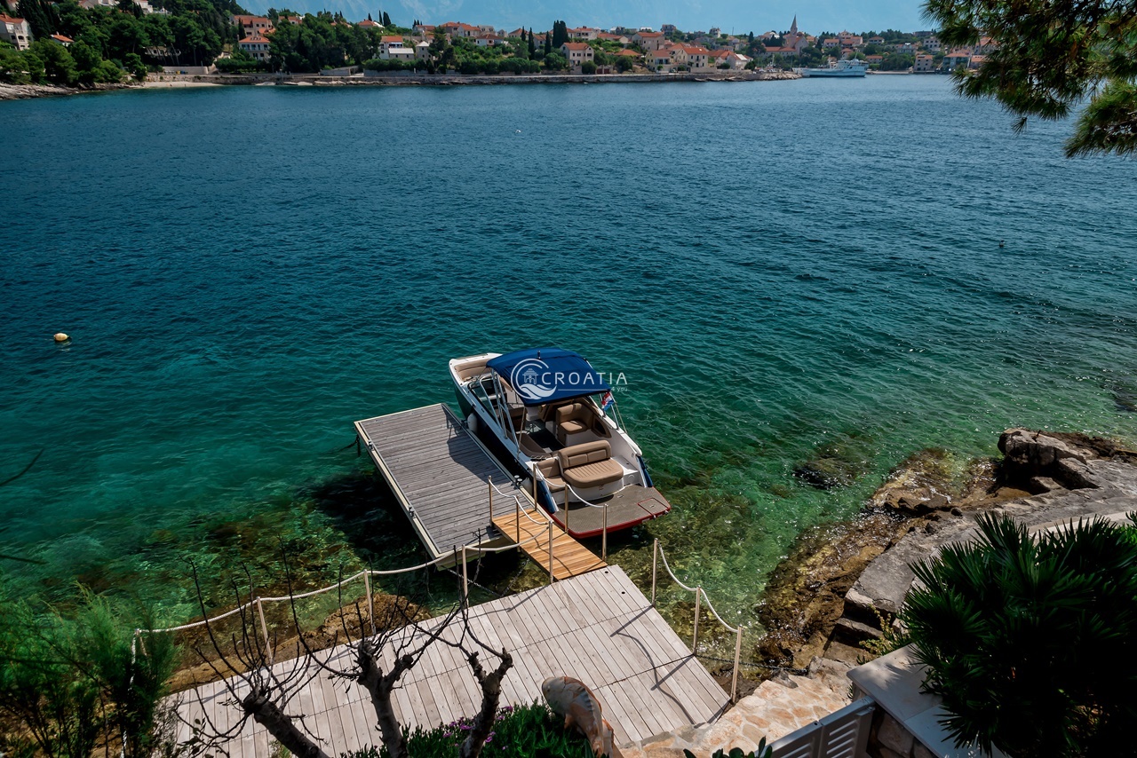 Prelijepa Vila na otoku Braču prvi red do mora