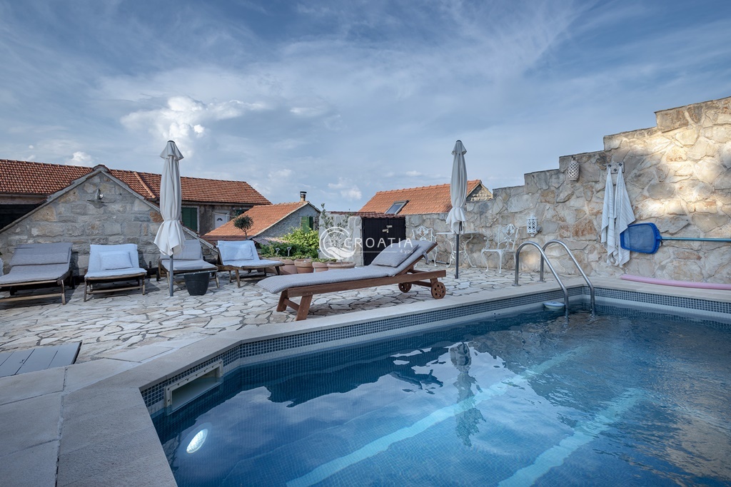 Completely renovated old stone holiday homes on the island of Hvar