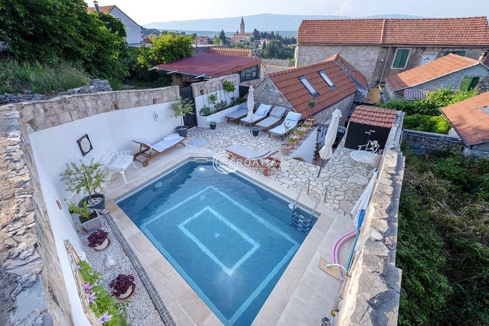 Completely renovated old stone holiday homes on the island of Hvar