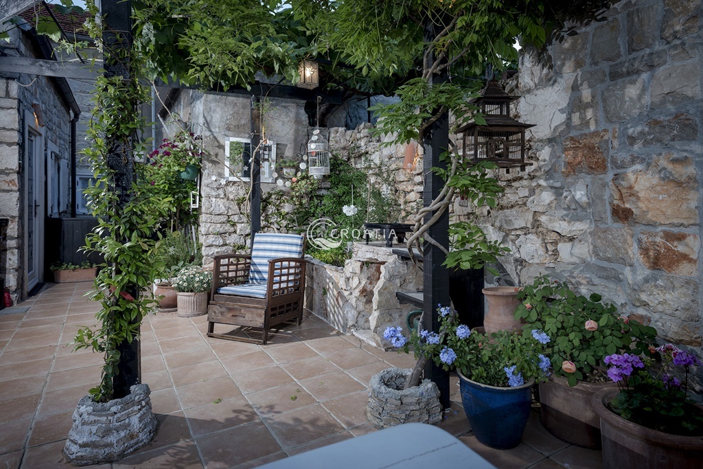 Completely renovated old stone holiday homes on the island of Hvar