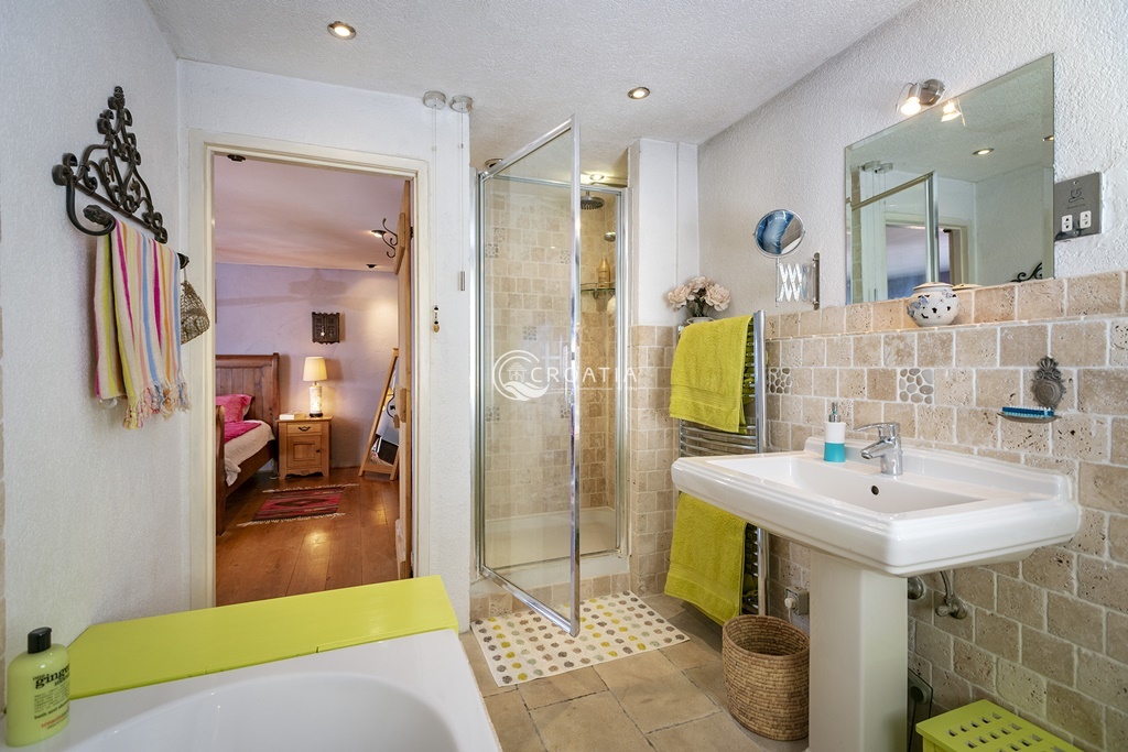 Completely renovated old stone holiday homes on the island of Hvar