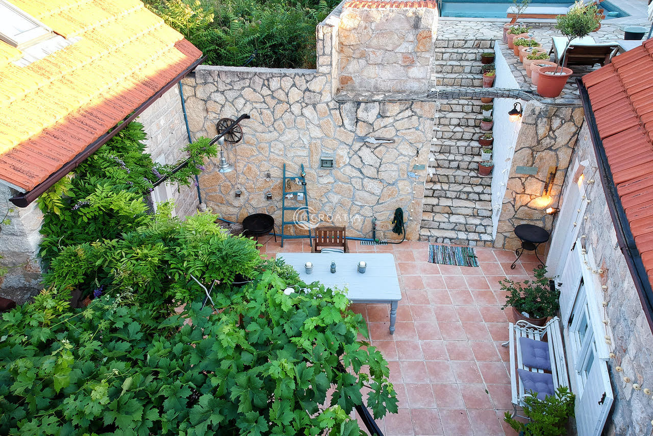 Completely renovated old stone holiday homes on the island of Hvar